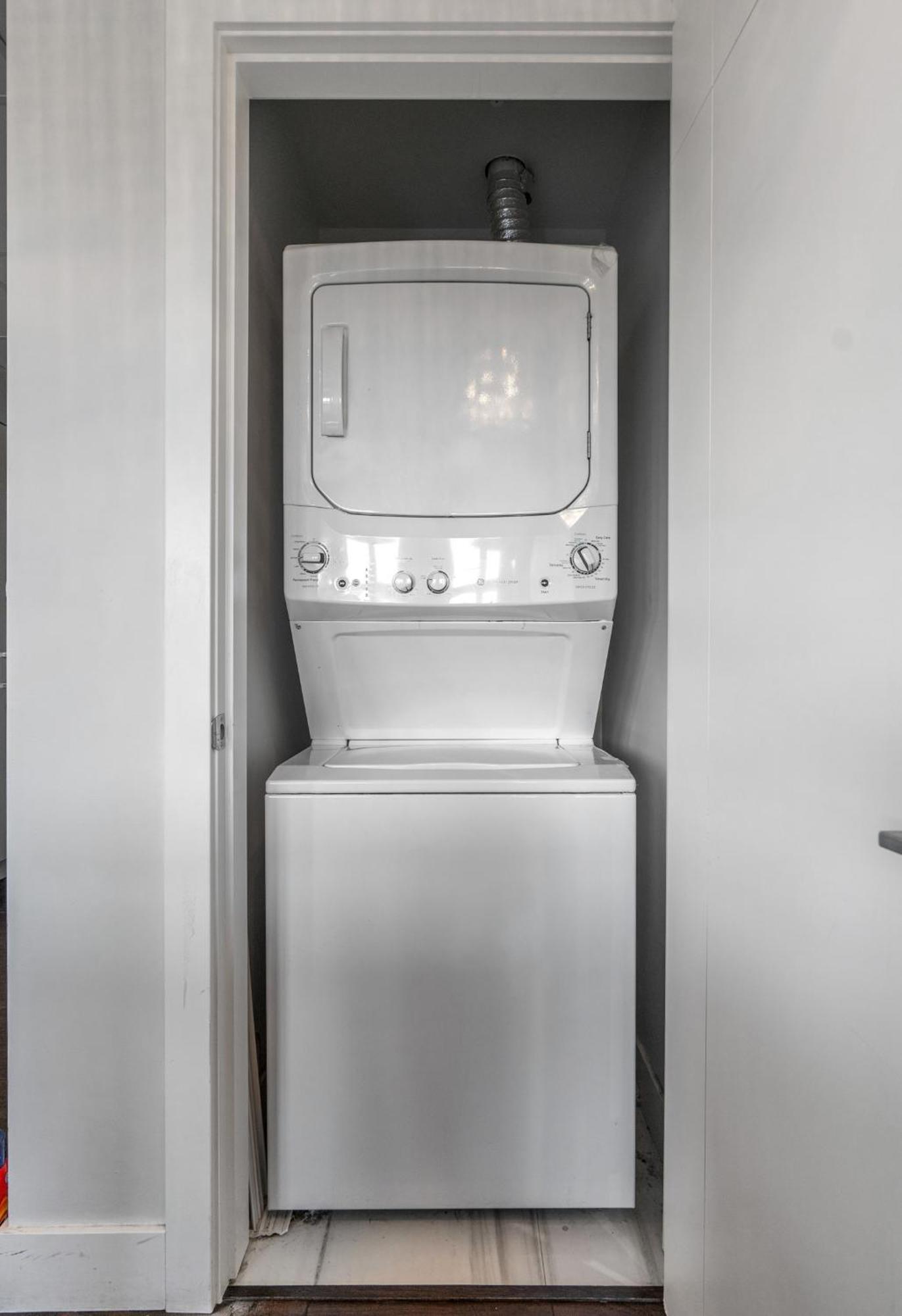 Element On First By Manna Apartment YYC Cameră foto